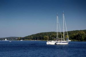 mo-di-thuyen-song-lon