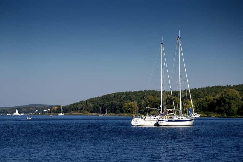 mo-di-thuyen-song-lon